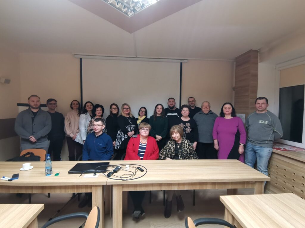 Pamiątkowe zdjęcie wszystkich uczestników spotkania.