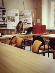 Alicja Adamus-Kowalik wygłaszająca referat