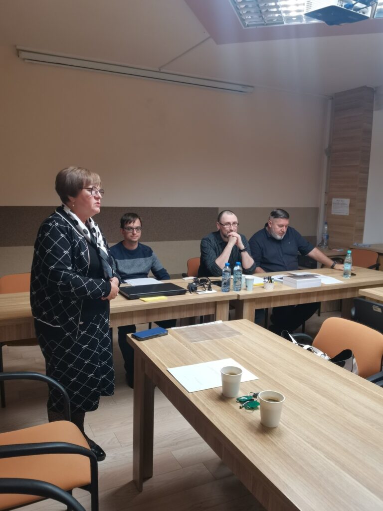 Prezes Julia Dziwoki i prelegenci.